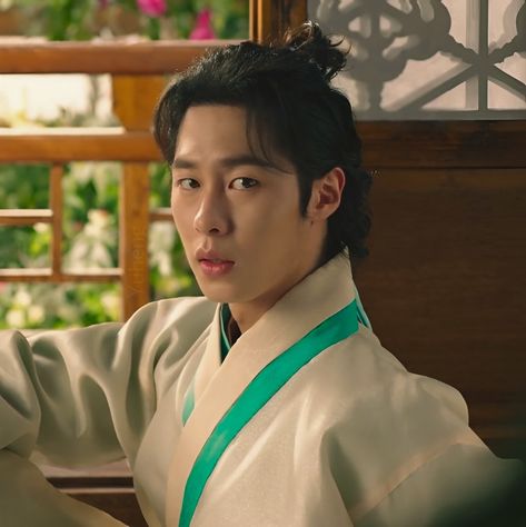 Lee Jae Wook and Karina seen together at a public event before their relationship was confirmed.